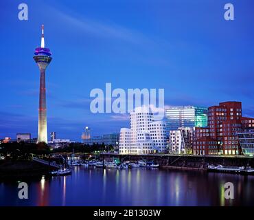 Gehry-Gebäude im Medienhafen, Düsseldorf, Deutschland Stockfoto