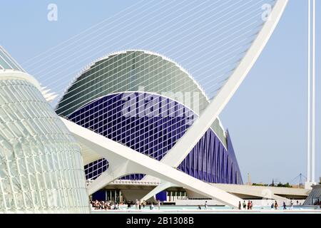 Puente de l'Assut de l'Or und Agora, Stadt der Künste und Wissenschaften, Valencia, Spanien Stockfoto