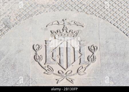 Wappen Auf Schacht Abdeckung Valencia Spanien Stockfotografie Alamy