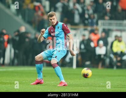 Vodafone Park, Istanbul, Türkei. Februar 2020. Alexander SÃ¶rlote von Trabzonspor während Besiktas gegen Trabzonspor im Vodafone Park, Istanbul, Türkei. Kim Price/CSM/Alamy Live News Stockfoto