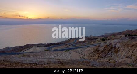 Totensee mit Sonnenuntergang, Ain Zarqa, Provinz Madaba, Jordanien, Südwestasien Stockfoto