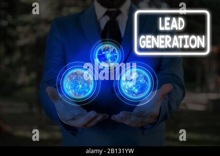 Erstellung von Handschriftertext-Leads. Konzeptioneller Fotoprozess zur Identifizierung und Kultivierung potenzieller Kundenelemente dieses Bildes, das von der NASA zur Verfügung gestellt wurde Stockfoto