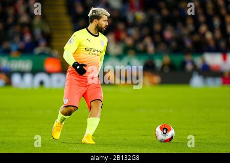 Leicester, Großbritannien. Februar 2020.English Premier League Football, Leicester City gegen Manchester City; Sergio Aguero von Manchester City auf dem Ball - Ausschließlich redaktionelle Verwendung. Keine Verwendung mit nicht autorisierten Audio-, Video-, Daten-, Regallisten-, Club-/Liga-Logos oder Live-Diensten. Die Online-Nutzung ist auf 120 Bilder beschränkt, keine Videoemulation. Keine Verwendung bei Wetten, Spielen oder Einzelspielen/Liga/Spielerpublikationen Credit: Action Plus Sports Images/Alamy Live News Credit: Action Plus Sports Images/Alamy Live News Stockfoto