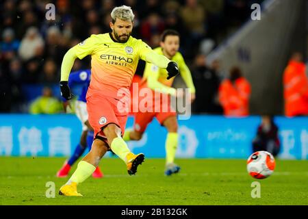 Leicester, Großbritannien. Februar 2020.English Premier League Football, Leicester City gegen Manchester City; Sergio Aguero von Manchester City verpasst Strafstoß Credit: Action Plus Sports Images/Alamy Live News Credit: Action Plus Sports Images/Alamy Live News Stockfoto