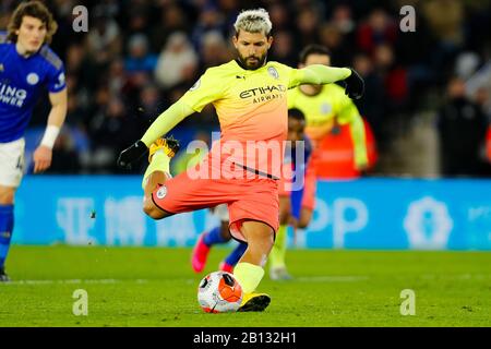 Leicester, Großbritannien. Februar 2020.English Premier League Football, Leicester City gegen Manchester City; Sergio Aguero von Manchester City verpasst Strafstoß Credit: Action Plus Sports Images/Alamy Live News Credit: Action Plus Sports Images/Alamy Live News Stockfoto