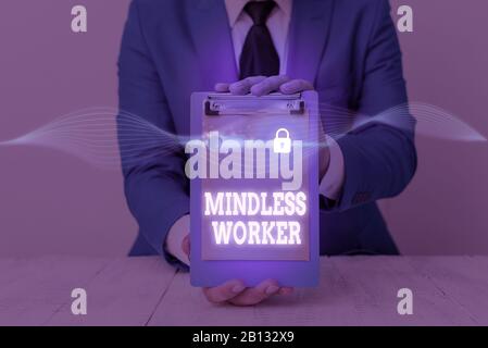 Textzeichen, das Sinnlosen Arbeiter zeigt. Business Fototext Ohne intelligenten Zweck, Der wenig Aufmerksamkeit zeigt Stockfoto