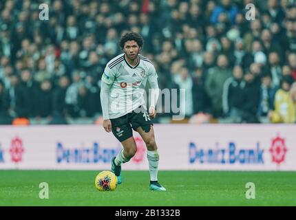 Vodafone Park, Istanbul, Türkei. Februar 2020. Mohamed Elneny von Besiktas während Besiktas gegen Trabzonspor im Vodafone Park, Istanbul, Türkei. Kim Price/CSM/Alamy Live News Stockfoto