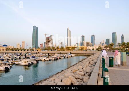 Sultan-Einkaufszentrum mit Jachthafen, Kuwait, Arabische Halbinsel, Westasien Stockfoto