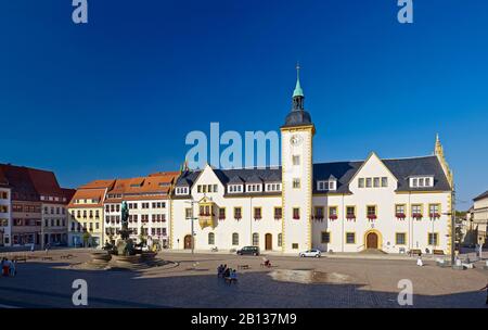 Obermarkt mit Rathaus und Brunnenanalage mit Otto dem reichen in Freiberg, Landkreis Mittelsachsen, Sachsen, Deutschland Stockfoto