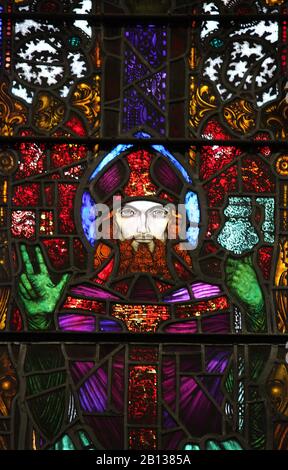 Buntglasbilder von Harry Clarke in Honan Chapel Stockfoto