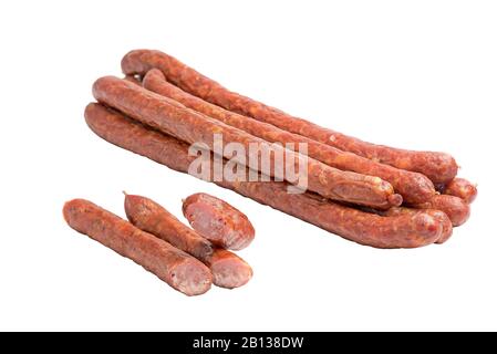 Getrocknete Schweinewurst, geräuchertes Fleisch, Nahaufnahme, isoliert auf weißem Grund Stockfoto