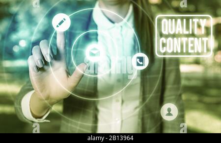 Textzeichen mit Qualitätsinhalt. Geschäftliche Fototextinhalte, die Wert bieten und aus großartigem Schreiben bestehen Stockfoto
