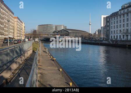Schiffbauerdamm, Spreedreieck und Fernsehturm, Mitte, Berlin, Deutschland, Europa Stockfoto