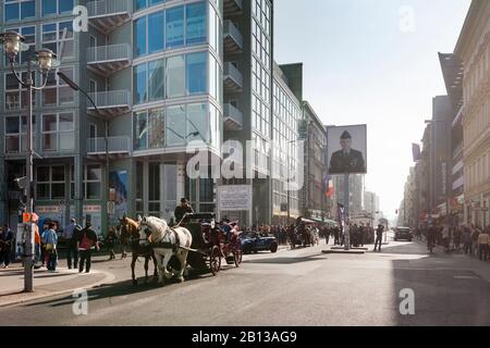 Checkpoint Charlie, Friedrichstraße, Mitte, Kreuzberg, Berlin, Deutschland, Europa Stockfoto