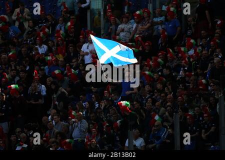 Rom, Italien. Februar 2020. ROM, Italien, 22.02.2020: Flagge Schottlands im Rugbyspiel der Guinnes Six Nations Championship Round 3 zwischen Italien und Schottland 2020 im Olympiastadion Rom. Kredit: Unabhängige Fotoagentur/Alamy Live News Stockfoto