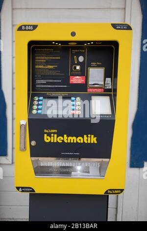 Istanbul, Türkei - 30 Aralık 2018; Istanbul Metropolitan Municipality Istanbul Travel Card Money Loading Machines in Beykoz Distrikt Kanlica Ferry Stockfoto