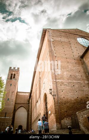 Die Kirche Santa Maria del San Domenico / Basilica in Siena, Toskana, Italien Stockfoto