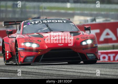 Austin, Texas, USA. Februar 2020. TF SPORT Salih Yoluc (Fahrer 1), Charles Eastwood (Fahrer 2) und Jonathan Adam (Fahrer 3) LMGTE AM #90 mit dem Aston Martin Vantage AMR beim Practice 2-FIA WEC Lone Star Le Mans, Circuit of The Americas in Austin, Texas. Mario Cantu/CSM/Alamy Live News Stockfoto