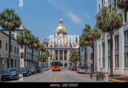 Savannah Tour Bus in der City Hall Stockfoto