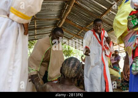 Heimliche Kirche, spirituelle Heilung und Masse in der Republik Kongo, Afrika Stockfoto