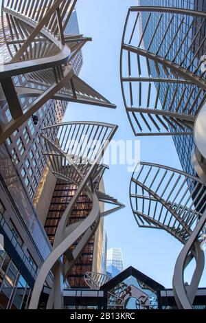 Große Metallbaukunst in der Innenstadt von Calgary Stockfoto