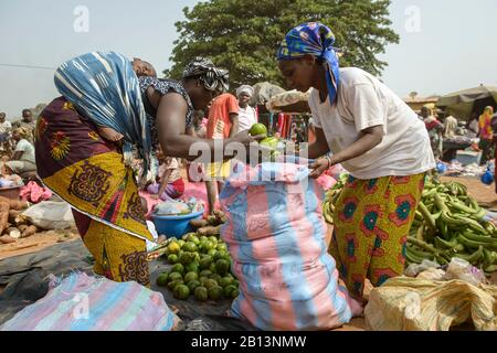 Wochenmärkte in nördlichen Cote d ' Ivoire (Elfenbeinküste) Stockfoto