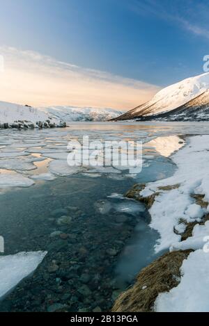 Nordfjorde auf der Insel Kvaløya in der Nähe von Tromsø, Norwegen Stockfoto