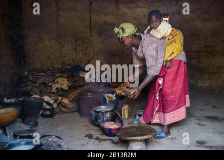 Das Dorfleben in Guinea Stockfoto