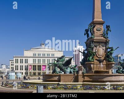 Augustusplatz, Mende-Brunnen mit Oper und Wintergarten-Wolkenkratzer, Leipzig, Sachsen, Deutschland Stockfoto