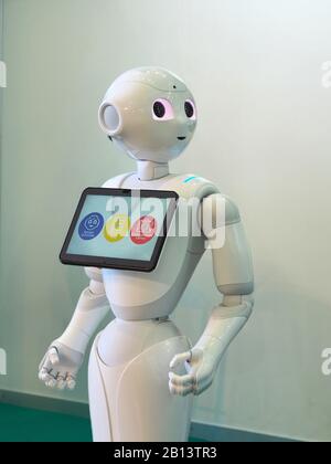 Pepper von SoftBank Robotics ist der erste humanoide Assistent für eine bessere Kundenerfahrung in Turin Italien am 12. Februar 2020 Stockfoto