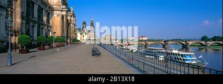 Blick von Brühls Terrasse in Richtung Hofkirche und Semperoper, Dresden, Sachsen, Deutschland Stockfoto