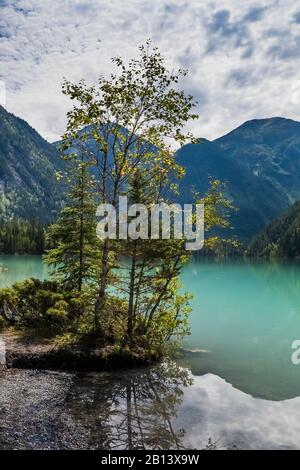 Kinney Lake, mit eiszeitlichem Mehl gefärbt, im Mount Robson Provincial Park, British Columbia, Kanada Stockfoto