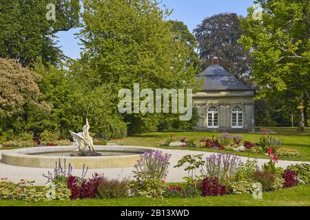 Schlosspark Fantaisie mit Brunnen und Pavillon, Eckersdorf, Oberfranken, Deutschland Stockfoto