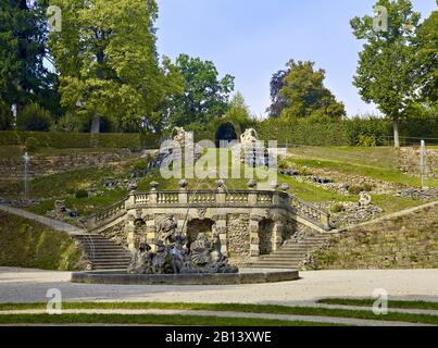 Kaskade- und Neptunbrunnen im Schlosspark Fantaisie, Eckersdorf, Oberfranken, Bayern, Deutschland Stockfoto