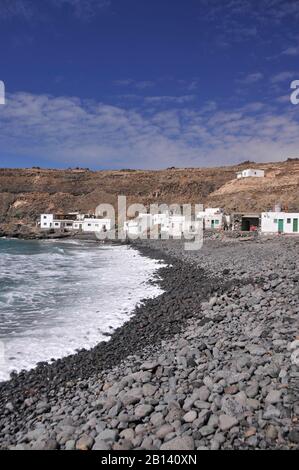 Surf, Felsküste, Atlantikküste, Fischerdorf, Los Molinos, Fuerteventura, Kanarische Inseln, Spanien, Europa Stockfoto