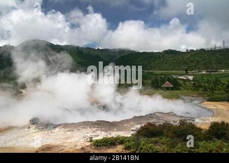 Heiße Quellen, Fumarolen und Solfatare, Sikidang-Krater, Provinz Jawa Tengah, Java Island, Indonesien Stockfoto