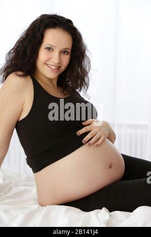 Junge schwangere Frau Stockfoto