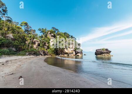 Bako National Park Versteckter Strand im Dschungel. Sarawak. Borneo. Malaysia Stockfoto