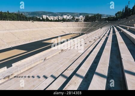 Athen, Griechenland - 9. Mai 2011: Panathenaisches Stadion mit dem Namen Kallimarmaro, Überblick über das Antike Stadion in Athen von den Tribünen. Die Arena ist gebaut Stockfoto