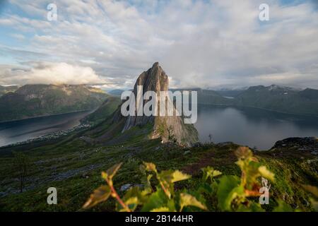 Segla Berg, Oyfjord, Mefjord, Senja, Norwegen Stockfoto