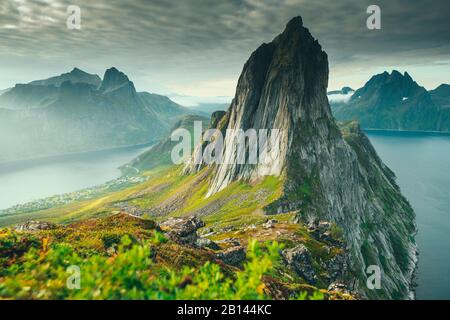 Segla Berg, Oyfjord, Mefjord, Senja, Norwegen Stockfoto