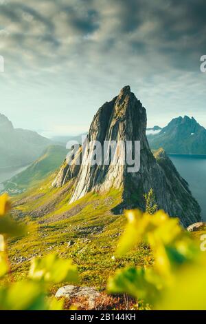 Segla Berg, Oyfjord, Mefjord, Senja, Norwegen Stockfoto