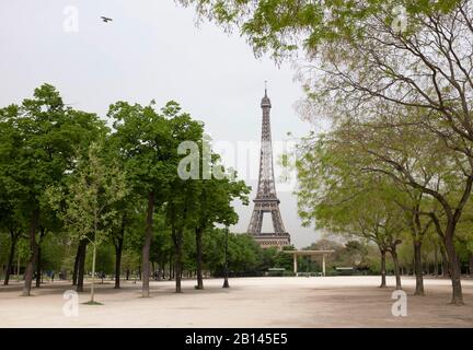 Eiffelturm, Parc du Champ de Mars, Paris, Frankreich Stockfoto