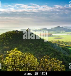 Blick auf die gleich-Burgruine und die Festung Wachsenburg, Morgenlicht, drei gleichen, Wandersleben, Thüringen, Deutschland Stockfoto