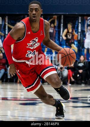 McKeon Pavilion Moraga Calif, USA. Februar 2020. Die USA St. Mary's Gaels Forward Malik Fitts (24) fährt während des NCAA-Basketballspiels Der Männer zwischen San Diego Toreros und dem Gewinn der Saint Mary's Gaels 92-63 im McKeon Pavilion Moraga Calif. Thurman James/CSM/Alamy Live News zum Hoop Stockfoto