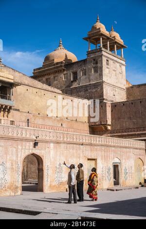 Touristen im Jaigarh Fort, Jaipur, Indien, Asien Stockfoto