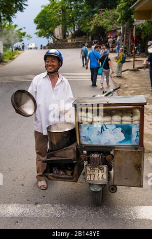 Straßenhändler, Imbissbar, Hue, Vietnam Stockfoto