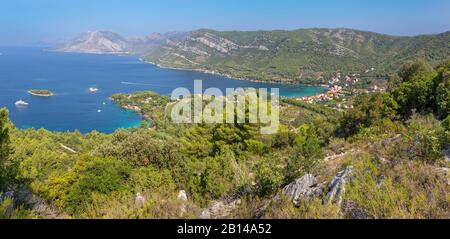 Kroatien - Die panoramatic Landschaft und an der Küste der Halbinsel Peliesac in der Nähe von Zuliana von Sveti Ivan Peak. Stockfoto