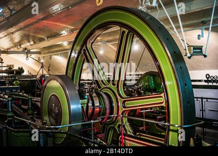 London, England, Großbritannien - 24. Mai 2016: Victorian Tower Bridge Dampfmaschinenraum Interior. Jahrhundert Technologie innerhalb der inneren Arbeiten von Stockfoto