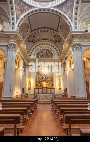 Zaragoza, SPANIEN - 2. MÄRZ 2018: Das Langhaus der Kirche Iglesia de la Exaltación de la Santa Cruz. Stockfoto